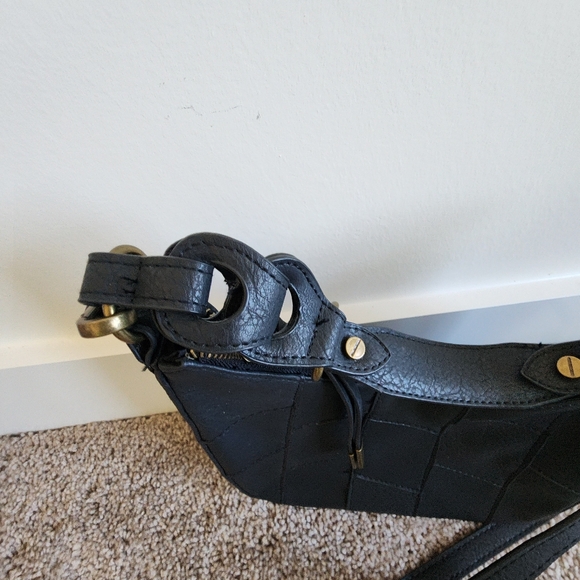 Black purse with detachable crossbody strap - Picture 16 of 16
